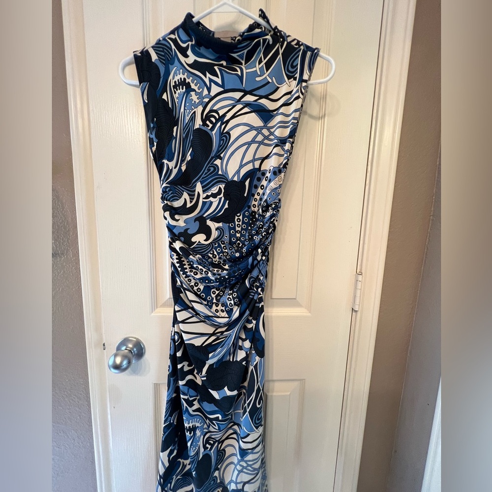 H&M XS sleeveless blue patterned dress, zip at neck